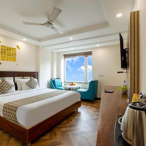 Hotel Neu Villa Near Connaught Place & New Delhi Railway Station